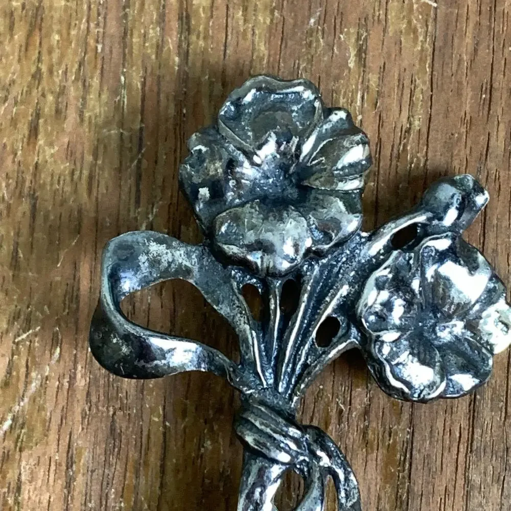 Danecraft VINTAGE sterling‎ marked silver floral brooch